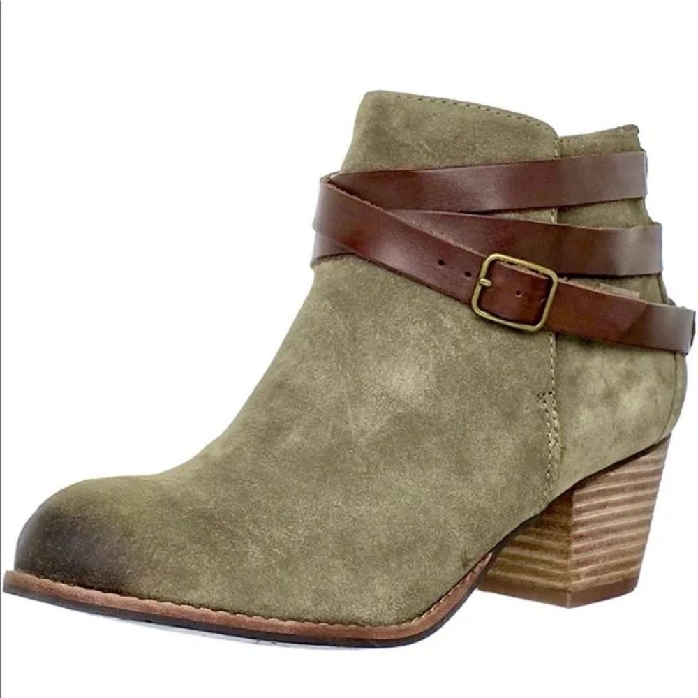 ✨NWT! Dolce Vita Java Ankle Suede Bootie in Taupe ~ Size: 8~